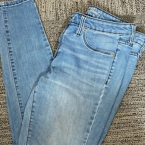 Size 8/29 short universal thread jeggings, hardly worn.